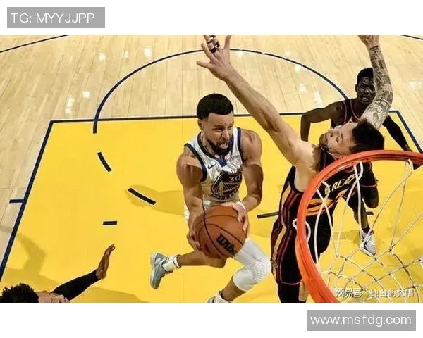 勇士双核再度联手夺回领先地位